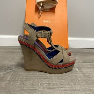 NIB Hugo Boss Beige Wedge Sandals Size 39